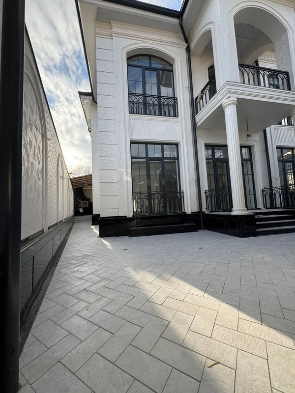 Продается дом 6 комнат, ор-р: метро Буюк Ипак Йули/м. Олтинтепа, 365м²