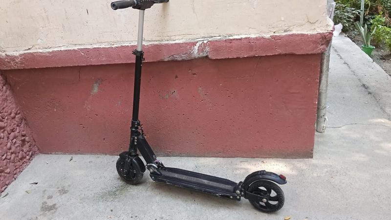 Elektro samokat .