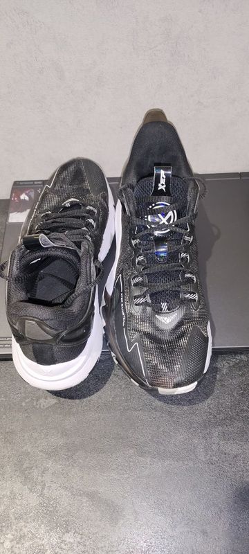 Баскетбольные кроссовки Xstep