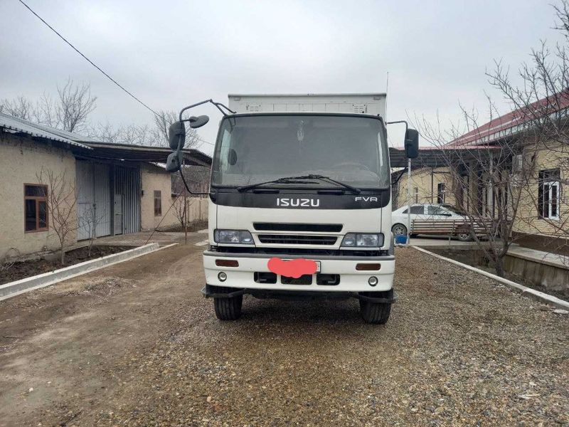 10 tonnalik Isuzu sotiladi 2019 yil holati zo'r yurib turibdi 10 tonnalik Isuzu sotiladi 2019 yil holati zo'r yurib turibdi