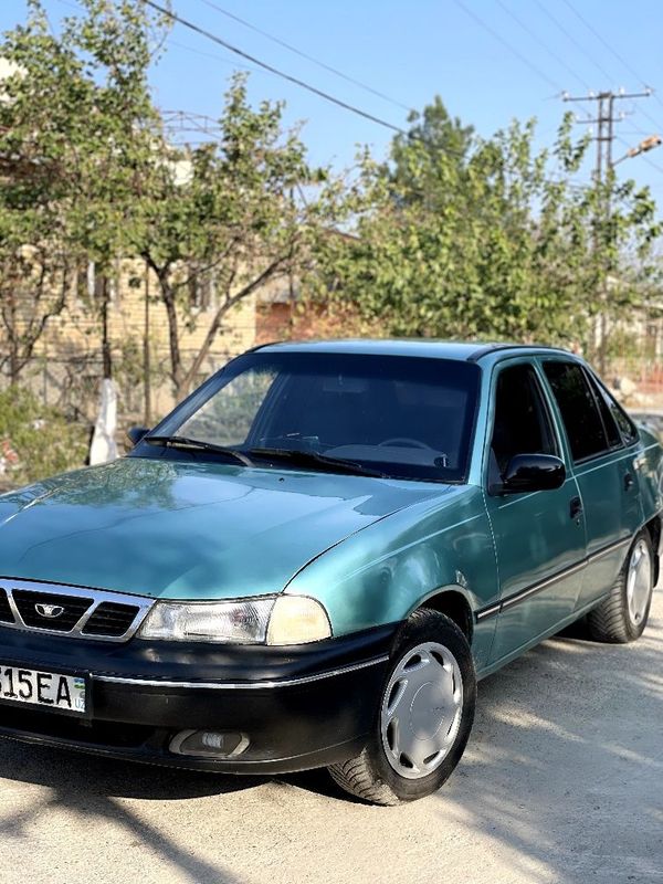 Daewoo Nexia 1 год 2001