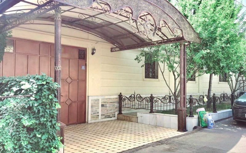 Продаётся дом в Чилонзарском районе ( Домбрабат). Продаётся дом в Чилонзарском районе ( Домбрабат).
