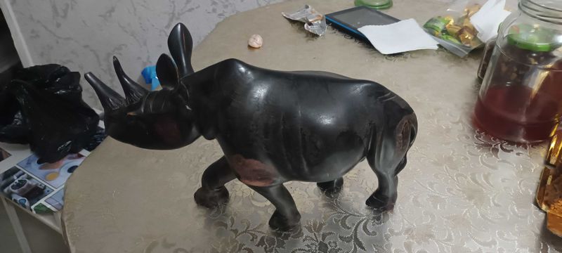 Статуэтка носорога Статуэтка носорога