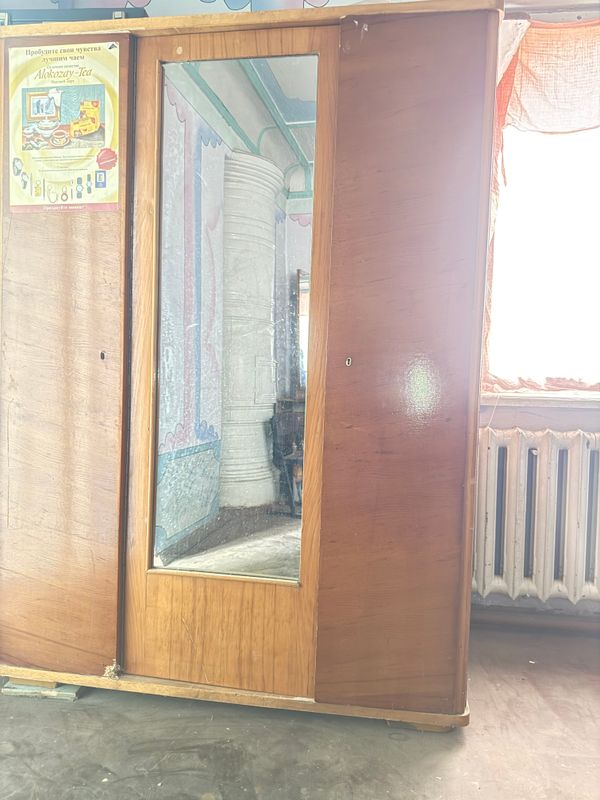 Shkaf sotiladi