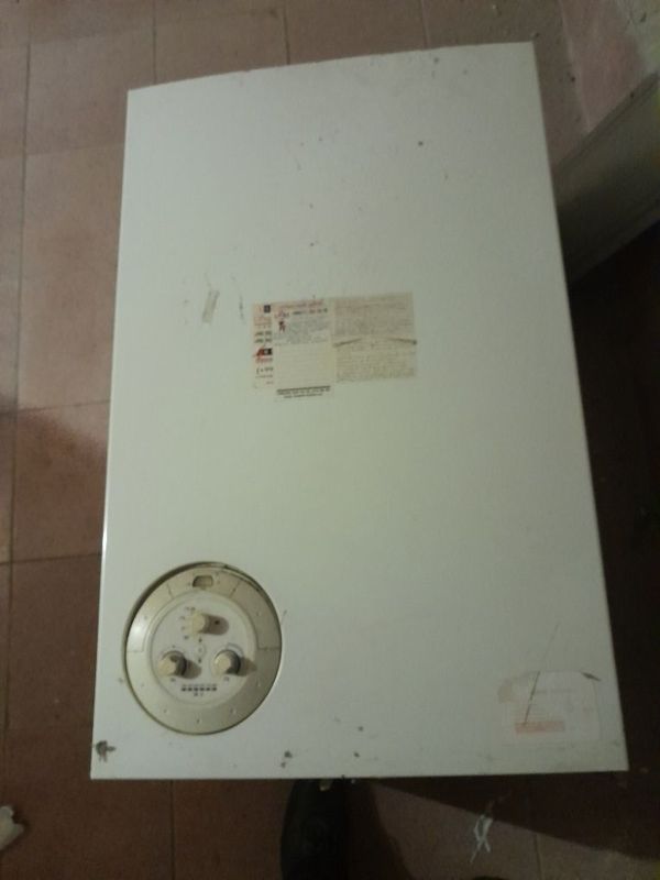 Продаеться двухконтурный газовой котёл Ariston на ЗАПЧАСТИ Продаеться двухконтурный газовой котёл Ariston на ЗАПЧАСТИ