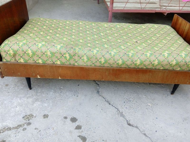 Divan sotiladi holati zoʻr avvalgi chiqqanlardan Divan sotiladi holati zoʻr avvalgi chiqqanlardan