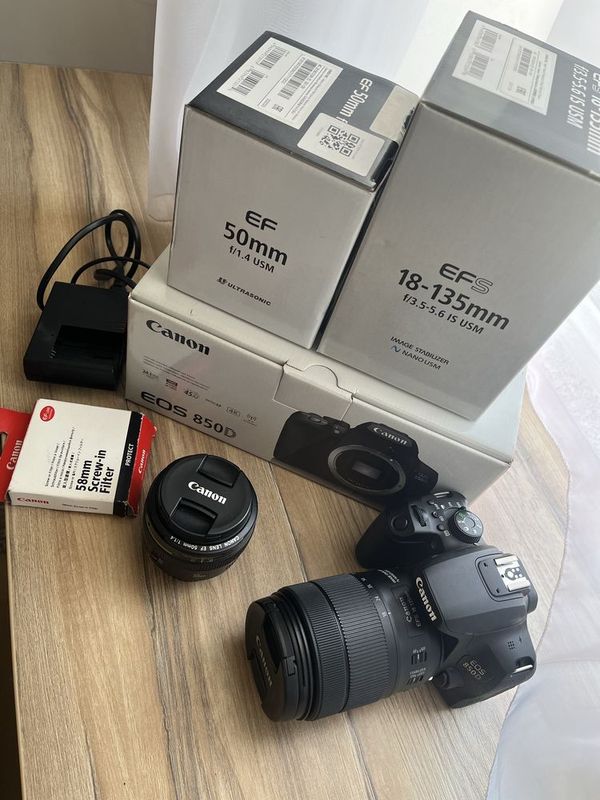 Фотоаппарат Canon EOS 850D + два объектива 50-1.4 и 18-135 Фотоаппарат Canon EOS 850D + два объектива 50-1.4 и 18-135