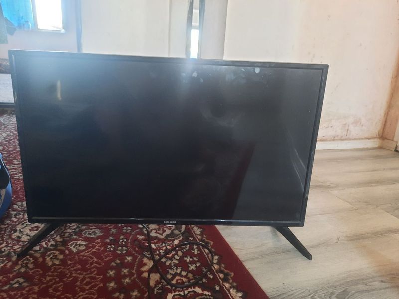 Televizor sotiladi