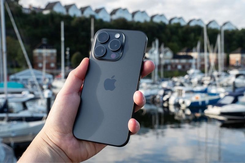 iPhone 15 Pro Max sotiladi – Black Titanium