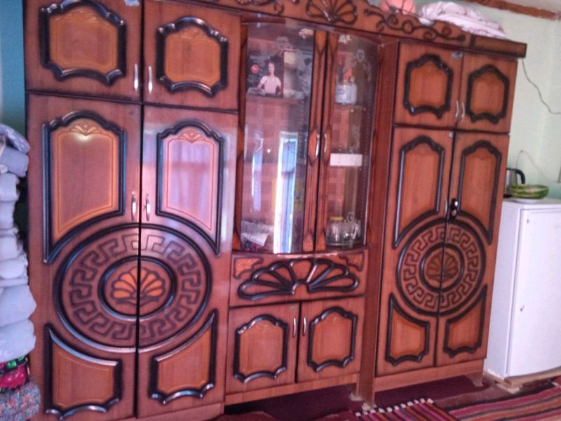 Shkaf sotiladi