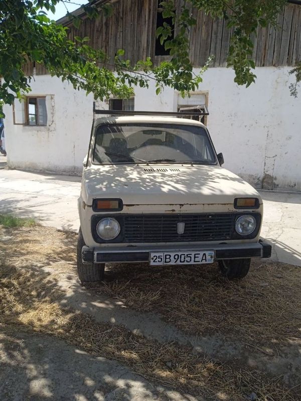 ВАЗ-2121 >