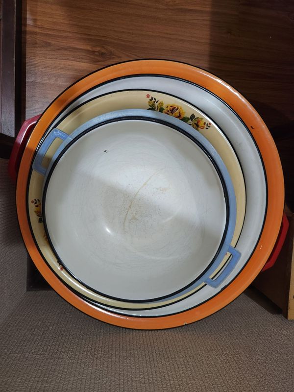 Продам эмалированые чашки