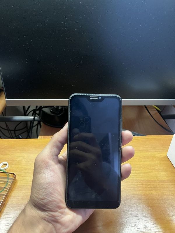 Redmi 6 pro sotiladi Redmi 6 pro sotiladi