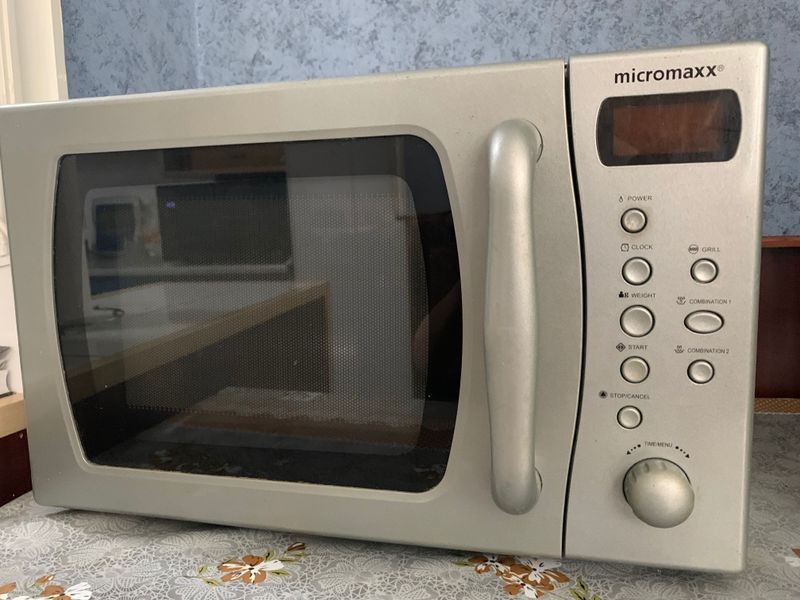 Продаю микроволновую печь Продаю микроволновую печь