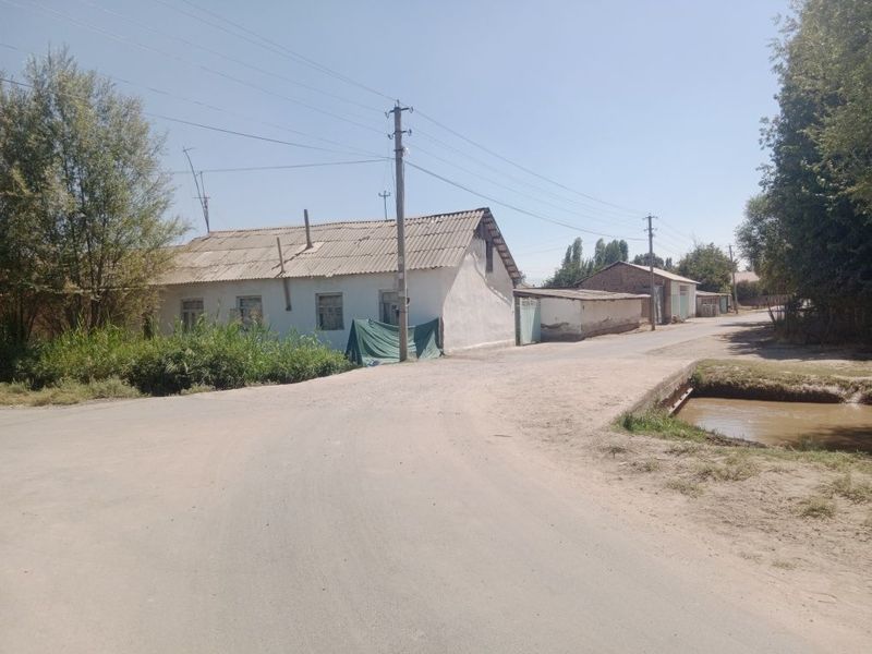 Uy sotiladi srochna 10.000$ 4.xona keingisida 5.xona Uy sotiladi srochna 10.000$ 4.xona keingisida 5.xona