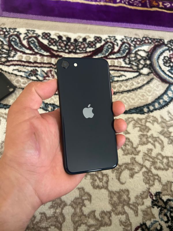 Iphone SE 3 128 gb hotira holati zor 82% yomkst.