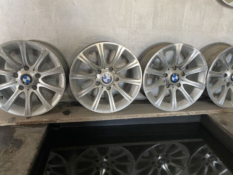Bmw ni orginal 15 lik diskasi sotiladi Bmw ni orginal 15 lik diskasi sotiladi