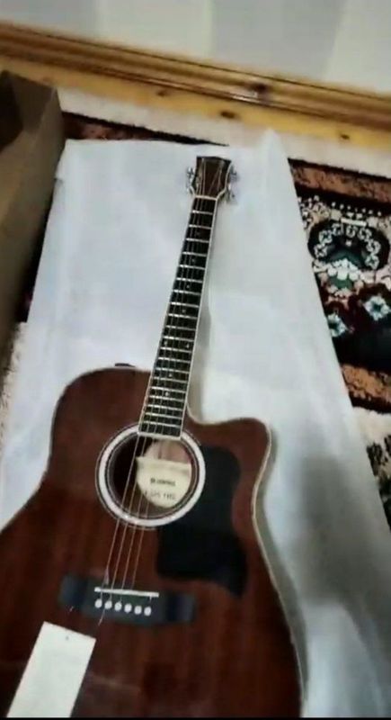 Gitara YAMAHA yangi