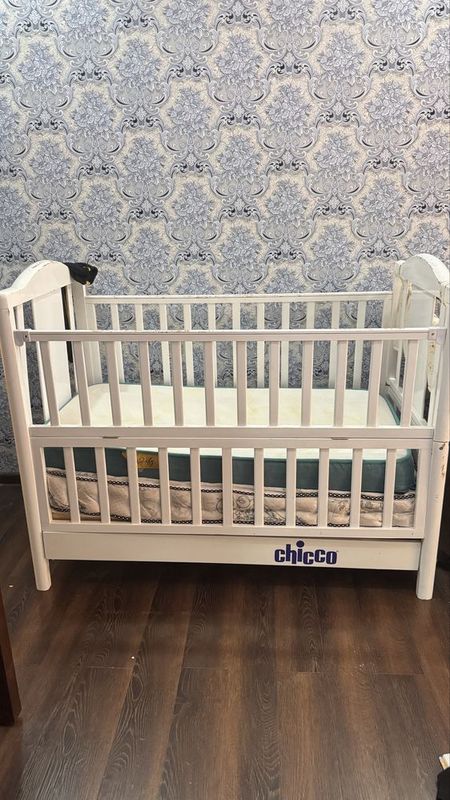 Детская кроватка chicco