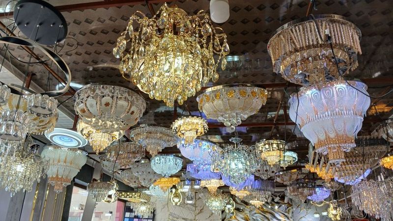 Лустраларни урнатиб берамиз Лустраларни урнатиб берамиз