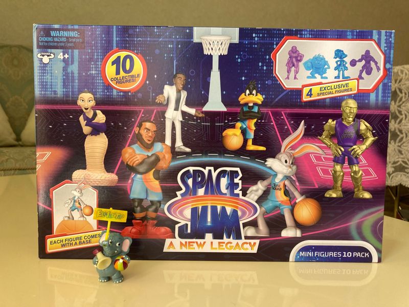 набор игрушек из фильма с Леброном набор игрушек из фильма с Леброном