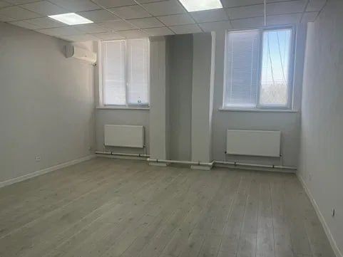 Офисы от 20м² ул.Нукусская узмобайл без мебели коммунальные включены