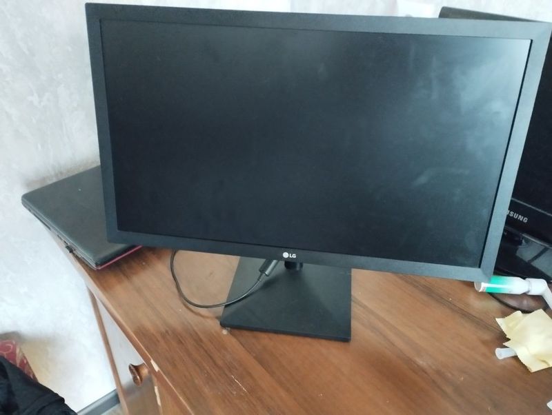 Monitor sotiladi Monitor sotiladi
