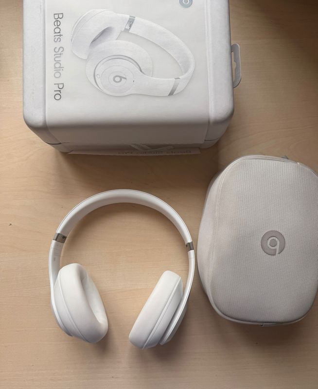 Beats Studio Pro (Белые) Beats Studio Pro (Белые)
