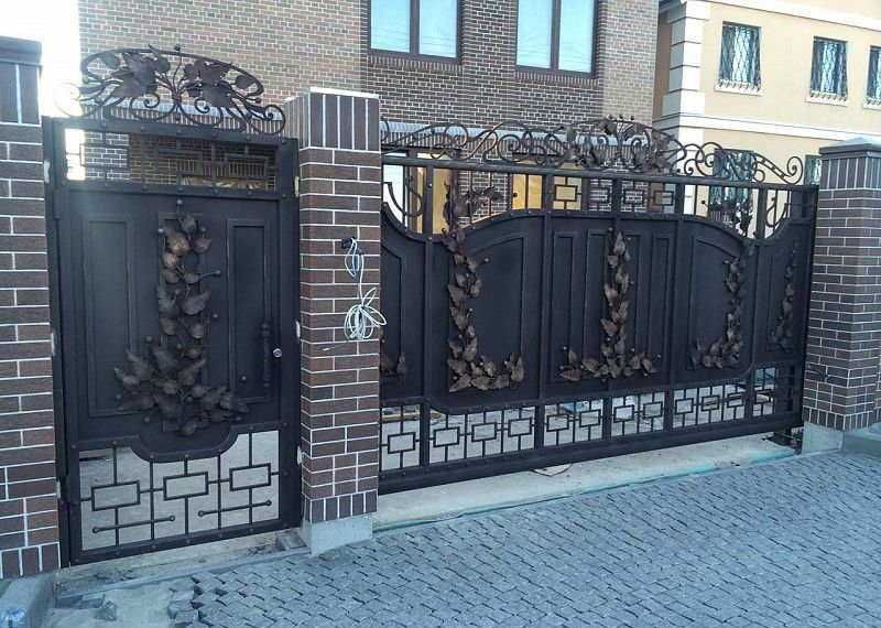 Решетки, навесы,двери , ворота, перила металлические изготовление Решетки, навесы,двери , ворота, перила металлические изготовление