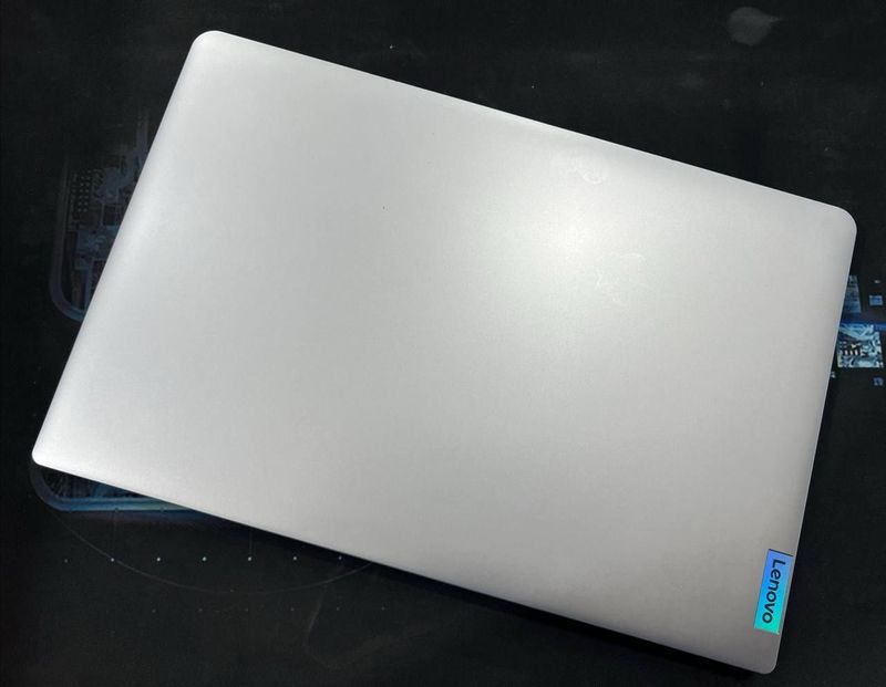 Ноутбук Lenovo Ideapad 1s Offis ishlari studentlar va studia uchun