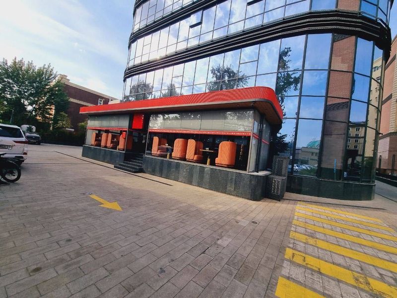 Продается нежилое помещение на Ц-2 Алайский 300квм + терраса Продается нежилое помещение на Ц-2 Алайский 300квм + терраса