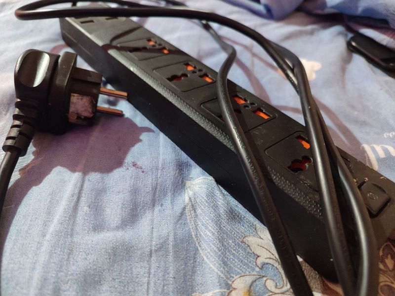 Удлинитель с 4 розетками и 4 USB Удлинитель с 4 розетками и 4 USB