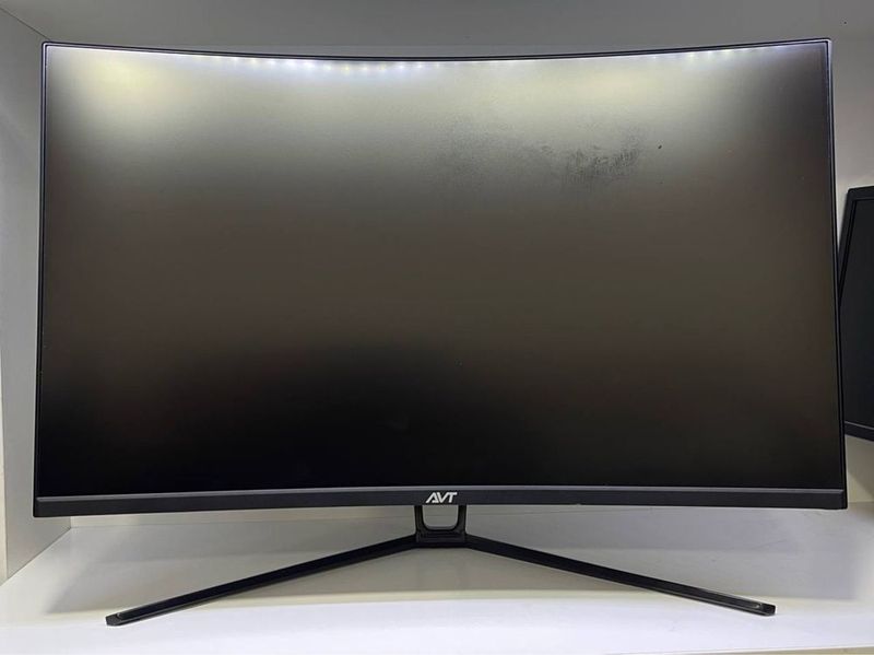 Avtech 32’’ Curved VA 165Hz RGB Sastyanasi ideal