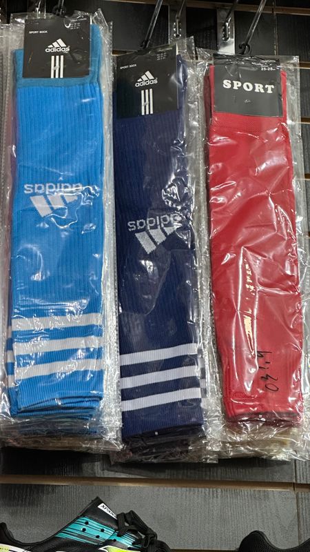 Adidas va Nike gedralar