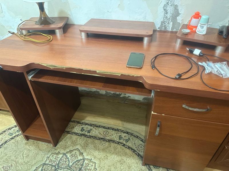 Продам стол для компьютера Продам стол для компьютера