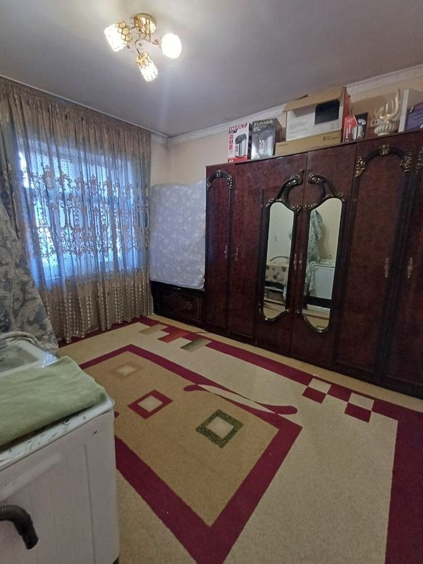 Ғиштли 2 хонали уй сотилади срочно