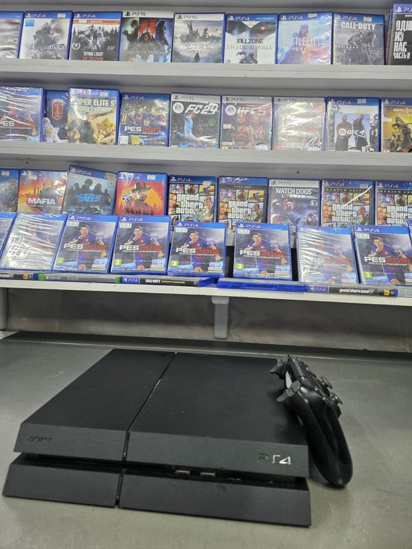 Продается игровой консол Sony Playstation 4 Продается игровой консол Sony Playstation 4