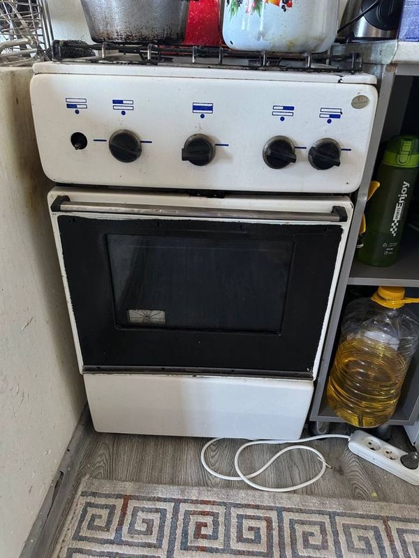 Gaz plitasi sotiladi Gaz plitasi sotiladi
