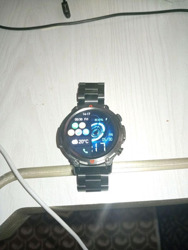 soat elektironni ishlashi yaxshi telefonga ulanadi soat elektironni ishlashi yaxshi telefonga ulanadi