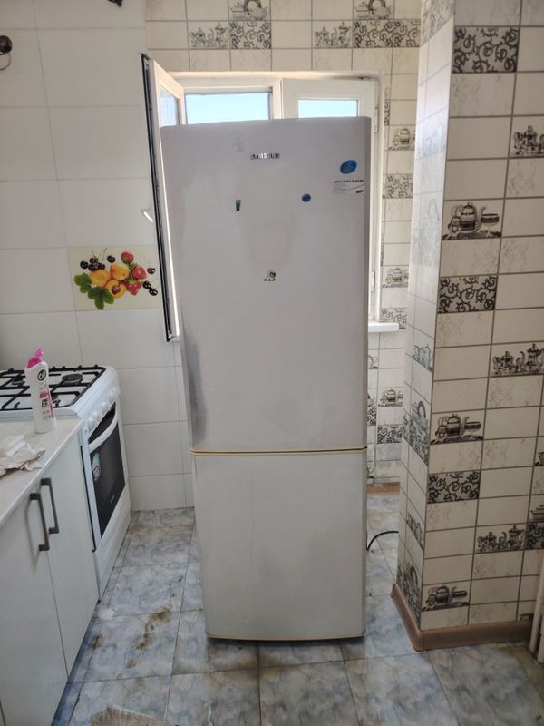 Samsung xaladelnek sotiladi Samsung xaladelnek sotiladi