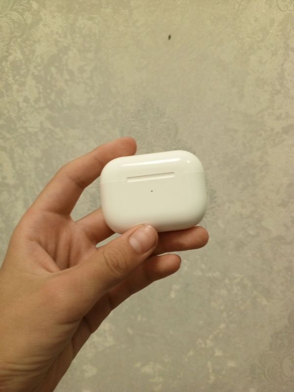 неоригинальные наушники airpods.