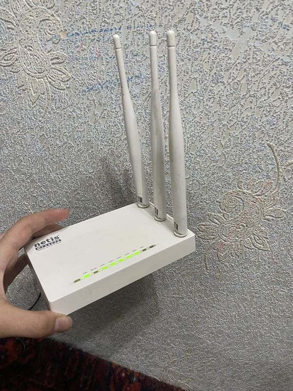 РОУТЕР ДЛЯ Wi-Fi,со шнуром и коробкой РОУТЕР ДЛЯ Wi-Fi,со шнуром и коробкой