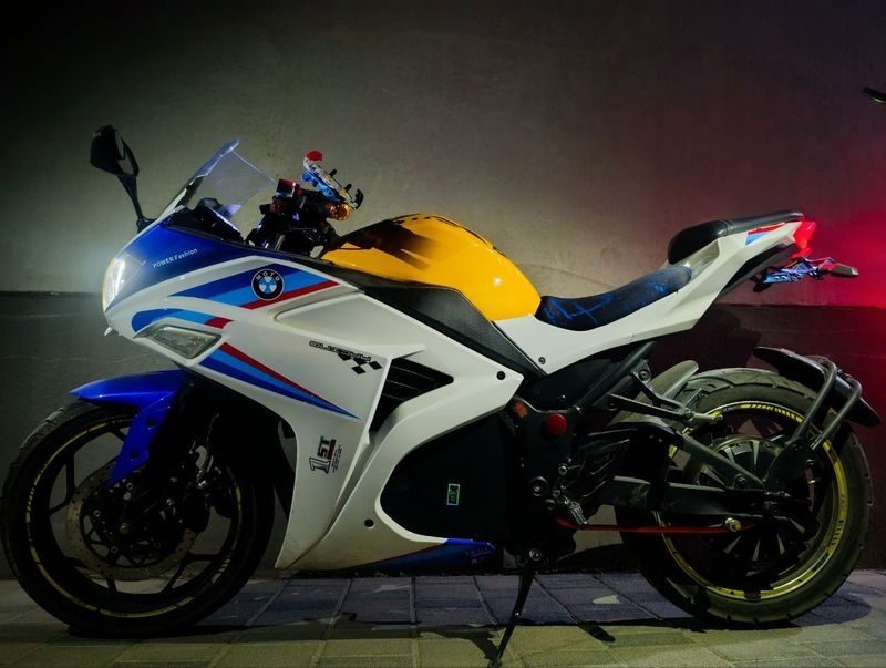 Продаётся электро-мотоцикл Yamaha R3 Продаётся электро-мотоцикл Yamaha R3
