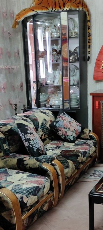 Продам диванчик на две персоны и 2 кресло Продам диванчик на две персоны и 2 кресло