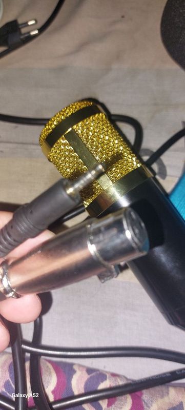 Studio mikrafoni sotiladi strim uchun Studio mikrafoni sotiladi strim uchun