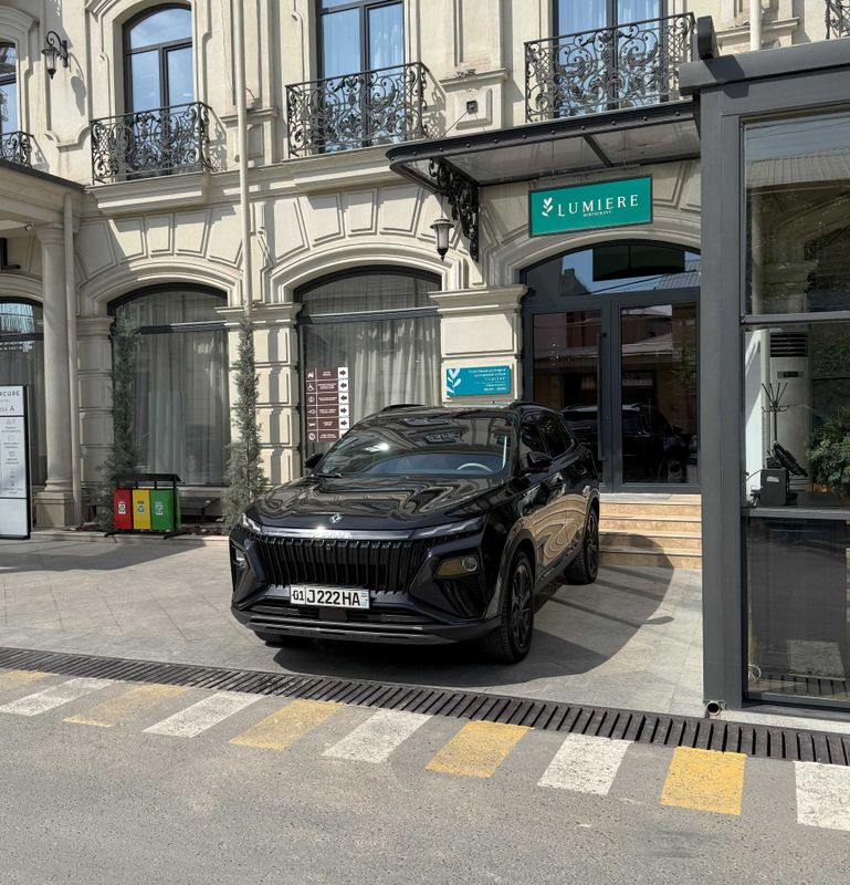 Dongfeng Aeolus Huge Гибрид 2023 г. Dongfeng Aeolus Huge Гибрид 2023 г.