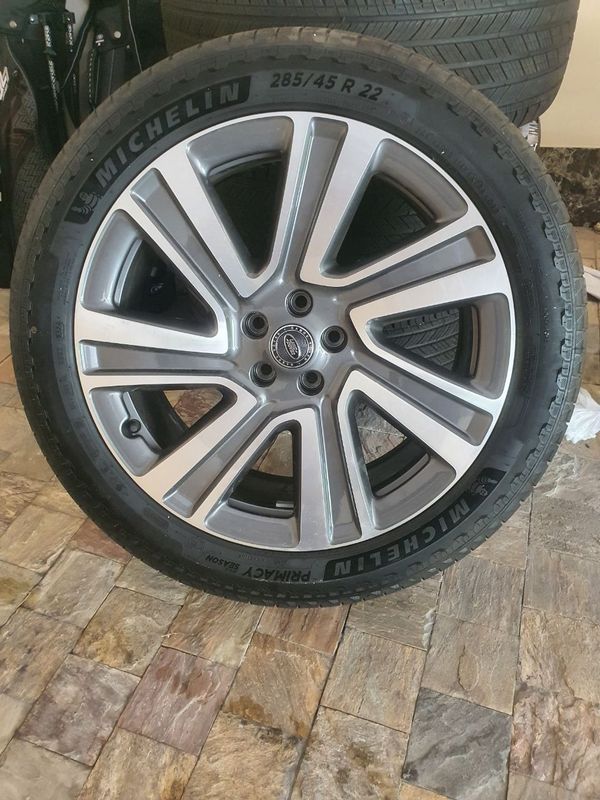 Продам диски с шинами комплект
