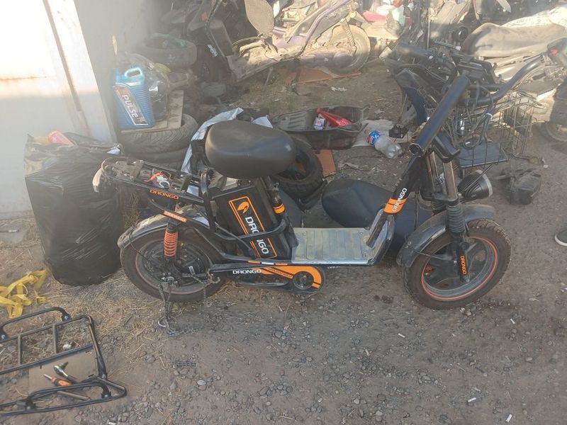 Skuter sotiladi dtp bogan wu turiwda sotiladi hali yengi edi