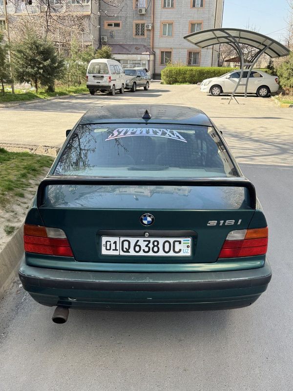 Продаю BMW E36 318i Продаю BMW E36 318i