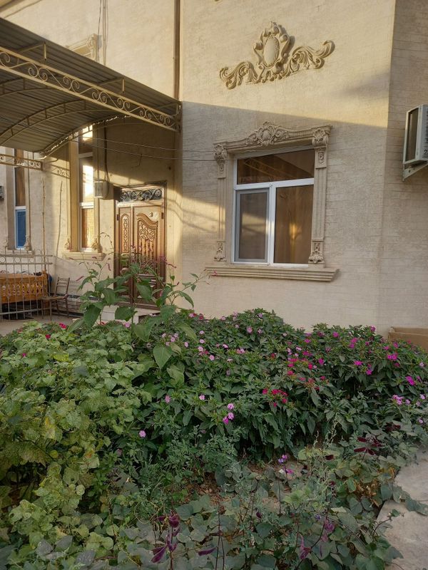 Уй сотилади. Аёллар магазини ёнида. 150 кв. 2 этаж. Подключ Уй сотилади. Аёллар магазини ёнида. 150 кв. 2 этаж. Подключ